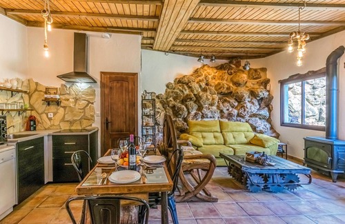 Iznajar House | Lovely home in Rute with WiFi