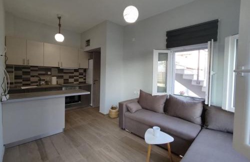 Ano Lechonia Apartment | Lovely House by the Sea with Garden and BBQ (A)