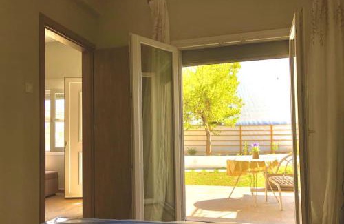 Ano Lechonia Apartment | Lovely House by the Sea with Garden and BBQ (A)