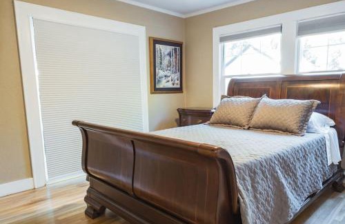 Chico House | Lovely House near Downtown, Home away from Home!