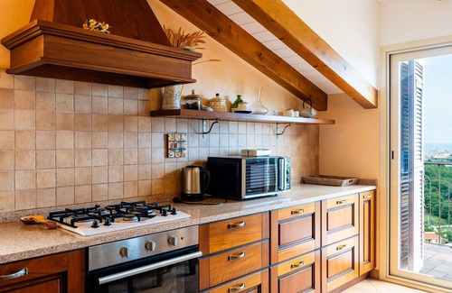 Borghetto Santo Spirito Villa | Lovely apartment in villa for 5 people with pool, WIFI, A/C, balcony and pets allowed