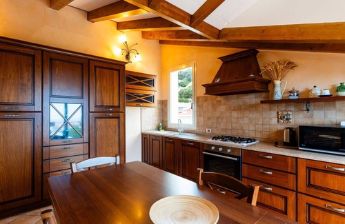 Borghetto Santo Spirito Villa | Lovely apartment in villa for 5 people with pool, WIFI, A/C, balcony and pets allowed