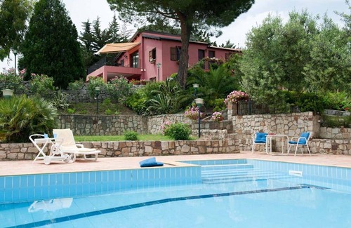 Collesano Villa | Lovely apartment in villa with WIFI, pool, A/C, TV, terrace and panoramic view, close to Cefalù