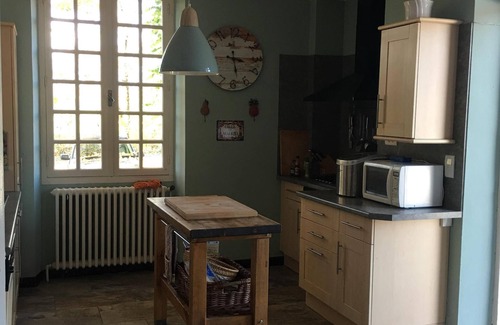 Corgnac-sur-l'Isle House | Lovely large house in an acre of land with private pool and parking.