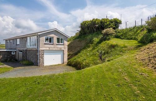 Hope-Cove Apartment | Lovely light and airy 2 bed apartment in Hope Cove, 2 mins from beach!