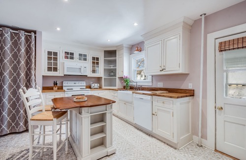 Mystic - New London House | Lovely & Light-Filled Victorian Townhouse with Luxury Amenities