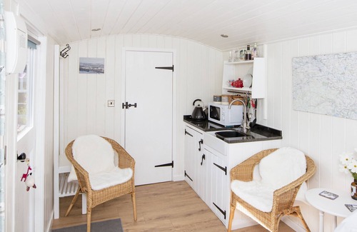 East Witton Apartment | Lovely little Shepherd's Hut which is cosy and comfortable with all the basics
