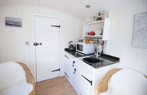 East Witton Apartment | Lovely little Shepherd's Hut which is cosy and comfortable with all the basics