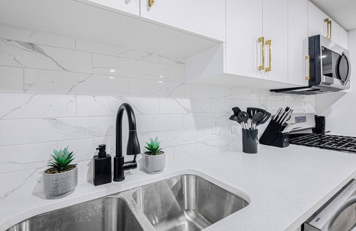 Calgary Apartment | Lovely new 2 bedroom apartment.15 mins to Airport