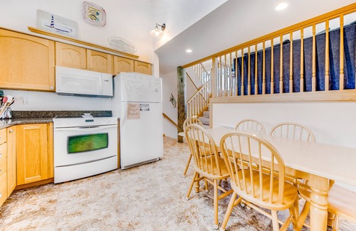 Florence House | Lovely Oceanfront Home with Stunning Views & Solarium