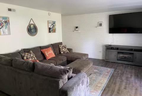 Merrillville House | Lovely One Bedroom Apartment