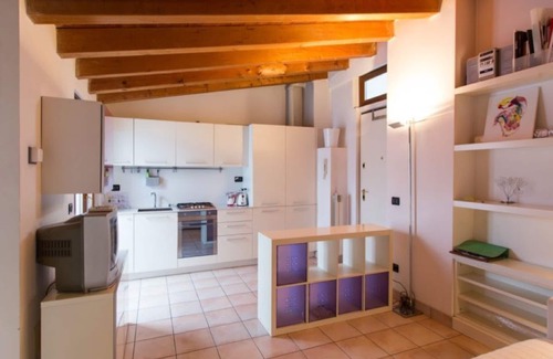 Affori Apartment | Lovely one-bedroom apartment with two balconies in the lively Dergano area.