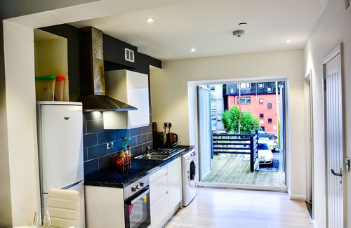Castle Apartment | Lovely one bedroom flat with free parking town center