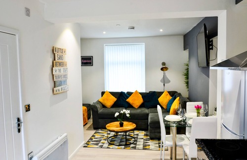 Castle Apartment | Lovely one bedroom flat with free parking town center