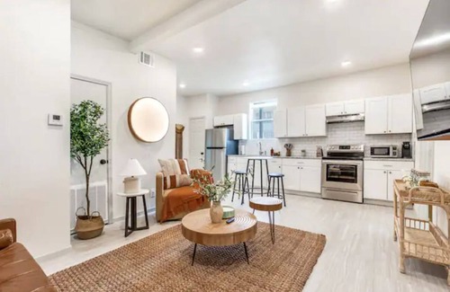 Highland Park House | Lovely One Bedroom Apartment Near Downtown