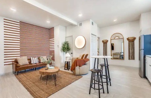Highland Park House | Lovely One Bedroom Apartment Near Downtown