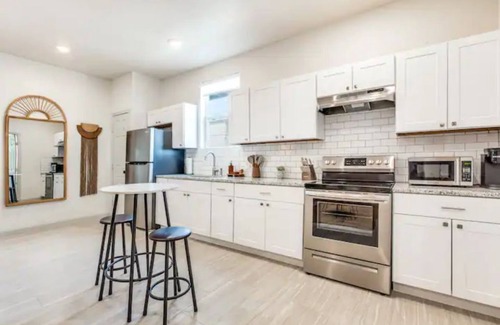 Highland Park House | Lovely One Bedroom Apartment Near Downtown