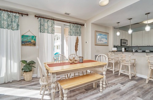 Sandbridge Condo | Lovely Poolside Condo in an Oceanfront Building!