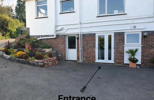 Torquay Apartment | Lovely private studio room with own kitchen and bathroom. Set in the popular area of Shiphay in Torquay and only a short walk from Torbay Hospital