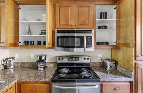 Santa Clara Apartment | Lovely Santa Clara 1BR w/W/D, Gym, Pool, walk to Safeway, by Blueground