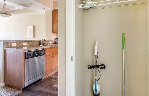 Santa Clara Apartment | Lovely Santa Clara 1BR w/W/D, Gym, Pool, walk to Safeway, by Blueground