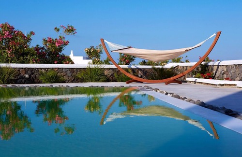 Exo Gialos Villa | Lovely Santorini Villa | 3 Bedrooms | Villa Petra | Private Pool & Outdoor.