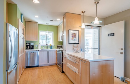 Seabrook Island Condo | Lovely Seabrook Villa 2BR, Marsh Views! Pool Access! Elevator!
