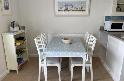 Aberdovey Apartment | Lovely seafront 2 bedroom Apartment 4