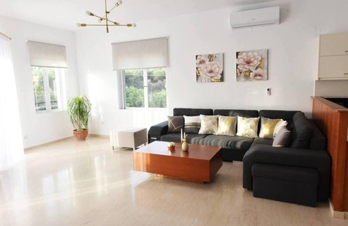 Plaka Apartment | Lovely SeaView Apartment in Chania
