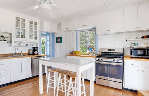 Silver Beach House | Lovely Shelter Island cottage with panoramic bay views, secluded, screened.