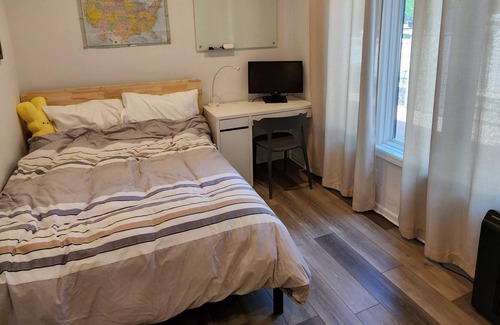 Edgewater Condo | Lovely short-term rental in Edgewater - 5 mins to everything! 20 mins to NYC!