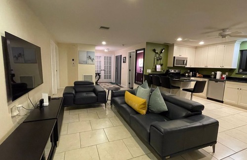 Siesta Key House | Lovely Siesta Key house near beach w/heated pool - Safe & Available for rental!