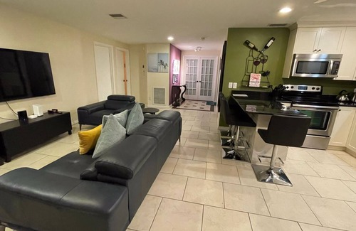 Siesta Key House | Lovely Siesta Key house near beach w/heated pool - Safe & Available for rental!