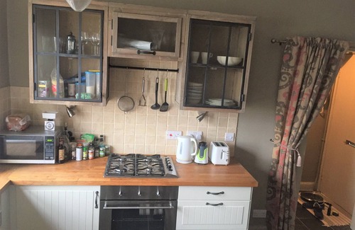 Newington Apartment | Lovely Southside Flat, Short Walk to Royal Mile, overlooking Arthur's Seat.