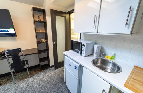 Selly Oak Apartment | Lovely Studio 10 mins from City for Short term!