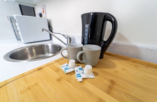 Selly Oak Apartment | Lovely Studio 10 mins from City for Short term!