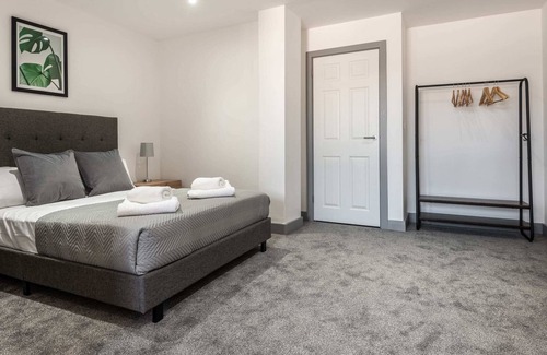 Wakefield Apartment | Lovely Studio Apartment in Central Wakefield