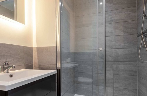 Wakefield Apartment | Lovely Studio Apartment in Central Wakefield