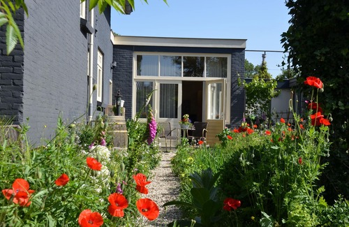 Bergen Apartment | Lovely studio in Bergen, bicycles, nearby beach, WiFi,