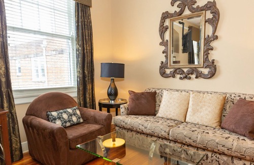 Durham Apartment | Lovely studio walking distance to Duke