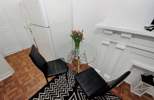 Turtle Bay Apartment | Lovely studio with AC and WiFi in phenomenal New York/High ceilings