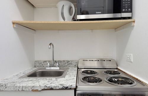 Turtle Bay Apartment | Lovely studio with AC and WiFi in phenomenal New York/High ceilings