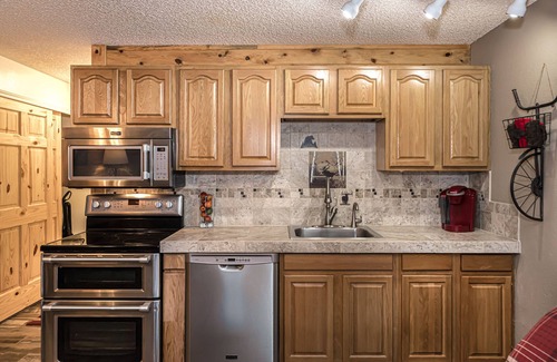 Granby Apartment | Lovely Studio with Pond and Mountain Views!