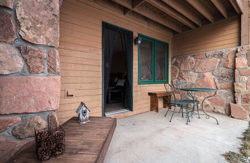 Granby Apartment | Lovely Studio with Pond and Mountain Views!