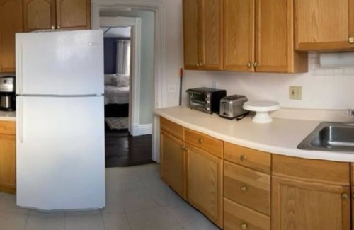 Williamstown Apartment | Lovely two bedroom river-view rental unit