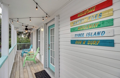 Tybee Island Cottage | Lovely Tybee Island Home w/Deck < 1 Mi to Beach!
