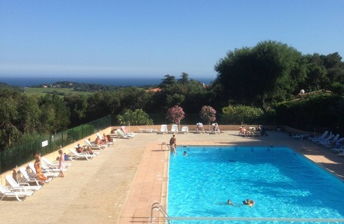 La Croix-Valmer Villa | Lovely vacation home with small garden, swimming pool and sea view.