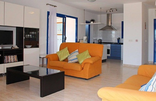 Playa Blanca Villa | Lovely Villa, Air-con,Free Wi-Fi & Private Pool, In Las Coloradas,Playa Blanca.