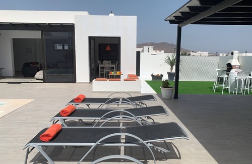 Playa Blanca Villa | Lovely Villa Margarita, Peaceful, Private Pool, 20min Walk to All Amenities