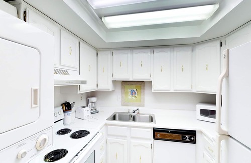 South Beach Condo | Lovely villa with central AC, and easy beach access